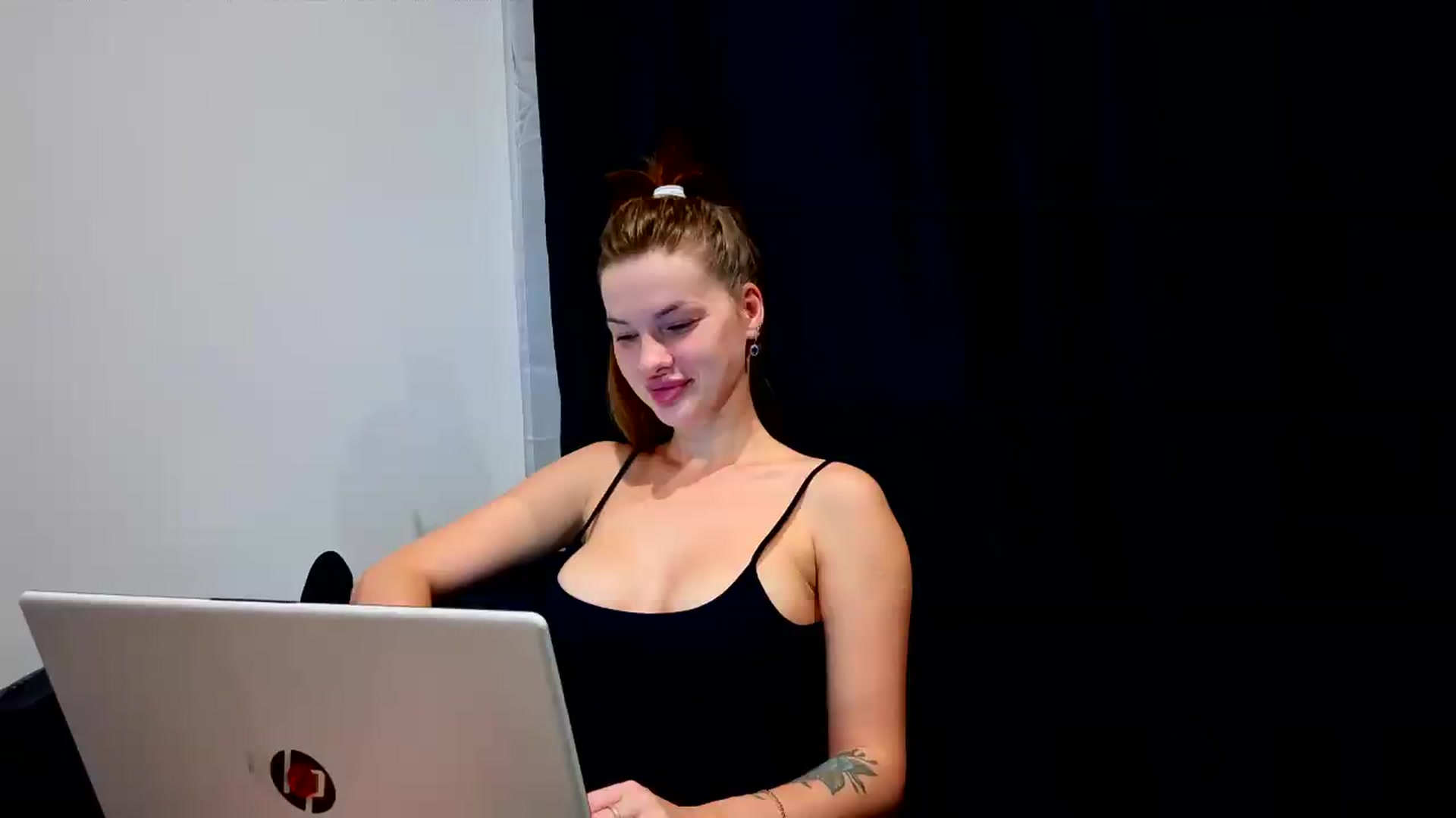 Gallery image thumbnail from LexiSi's myfreecams stream on, 07/27/2026, 02:53 image 2 of 20