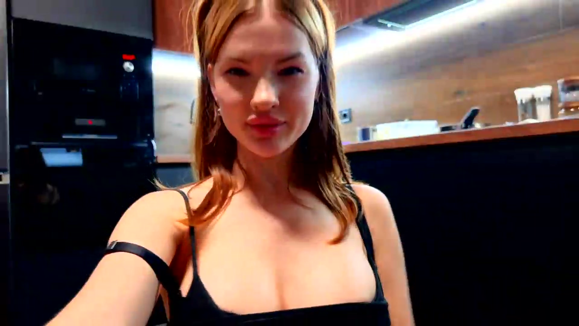 Gallery image thumbnail from LexiSi's myfreecams stream on, 07/28/2026, 18:22 image 13 of 20