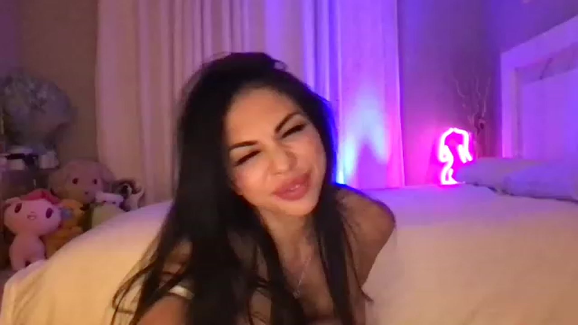 Gallery image thumbnail from LexiVixi's myfreecams stream on, 03/05/2023, 11:46 image 13 of 20
