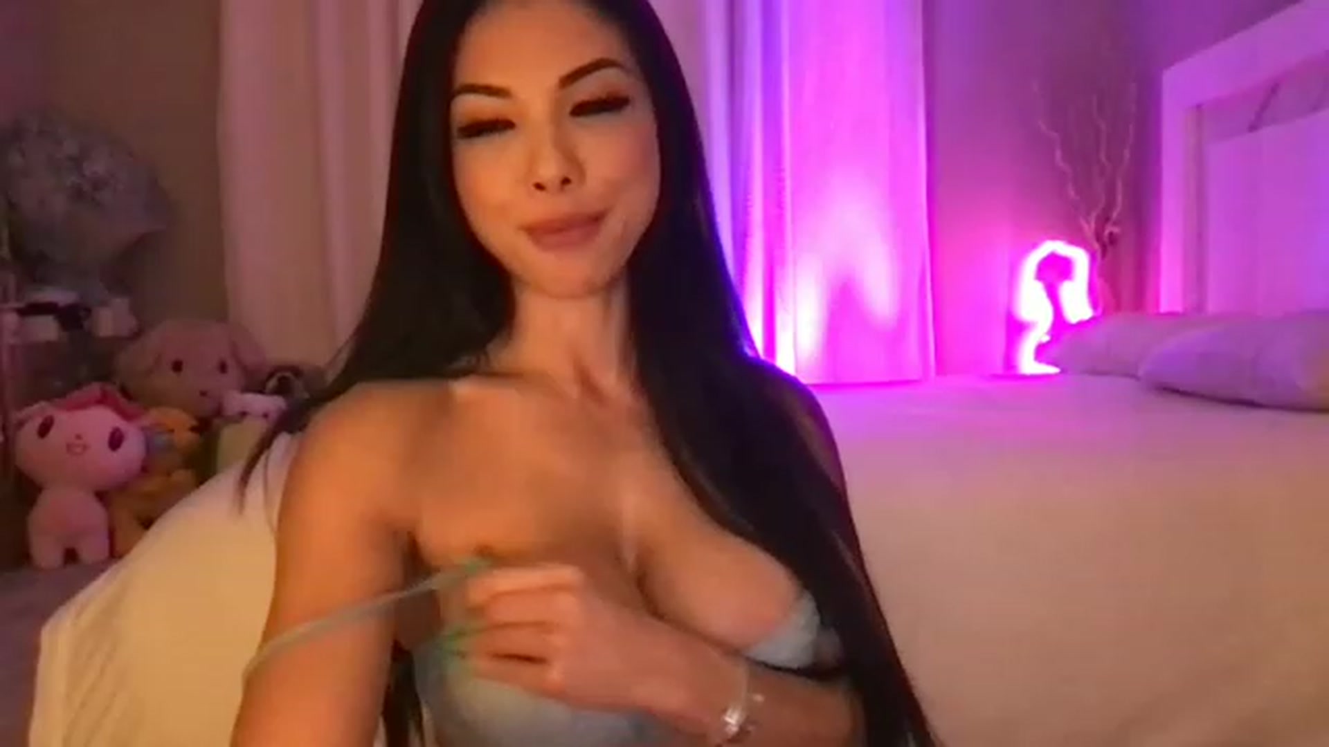 Gallery image thumbnail from LexiVixi's myfreecams stream on, 04/07/2023, 07:20 image 19 of 20