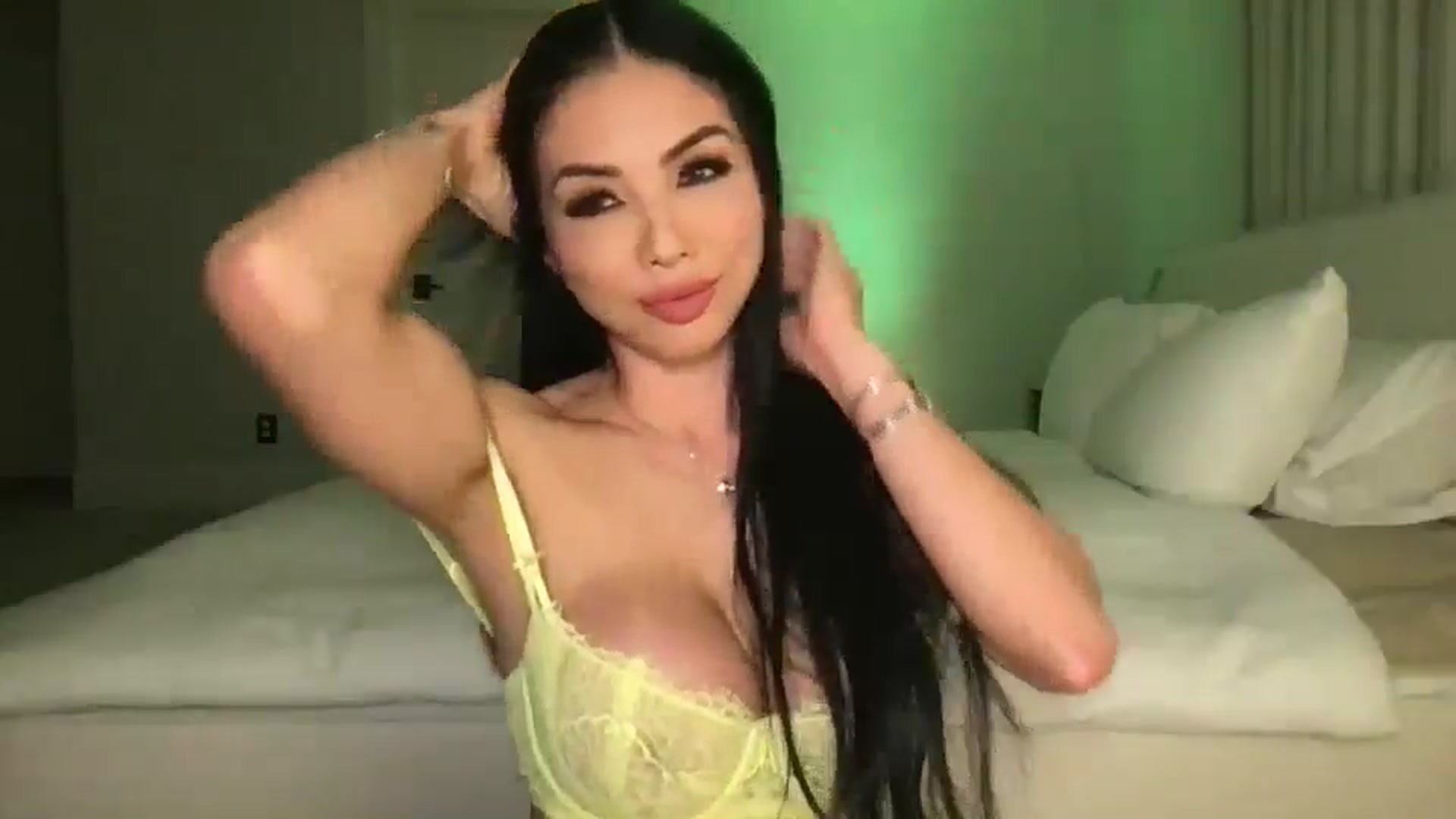 Gallery image thumbnail from LexiVixi's myfreecams stream on, 03/16/2025, 06:20 image 15 of 20