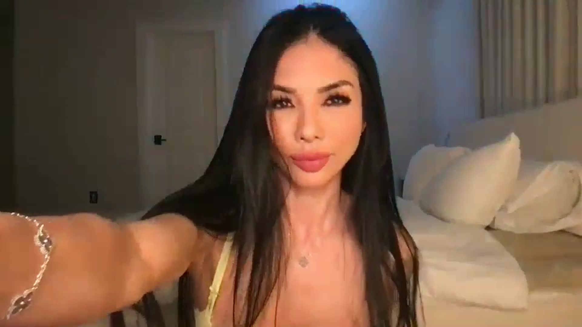 Gallery image thumbnail from LexiVixi's myfreecams stream on, 03/16/2025, 08:42 image 10 of 20