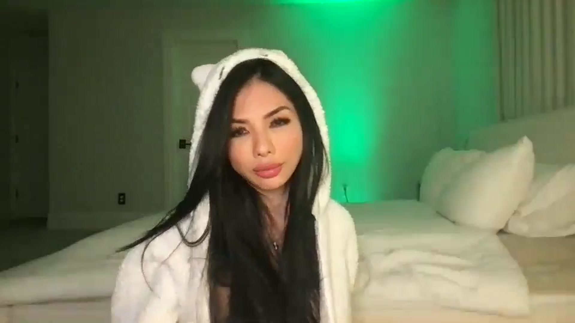 Gallery image thumbnail from LexiVixi's myfreecams stream on, 03/16/2025, 11:03 image 10 of 20