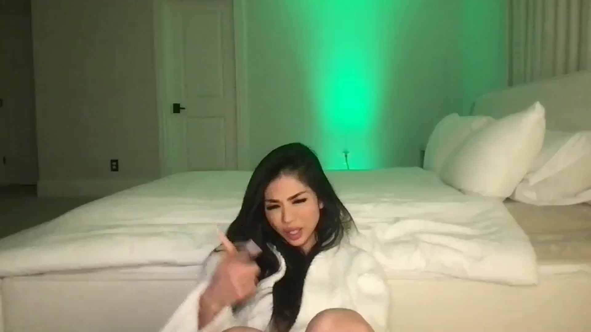 Gallery image thumbnail from LexiVixi's myfreecams stream on, 03/16/2025, 11:03 image 4 of 20