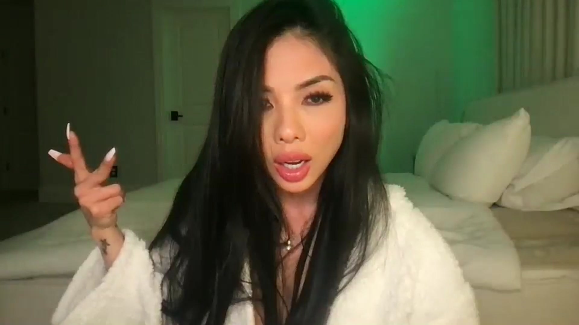 Gallery image thumbnail from LexiVixi's myfreecams stream on, 03/16/2025, 11:03 image 14 of 20
