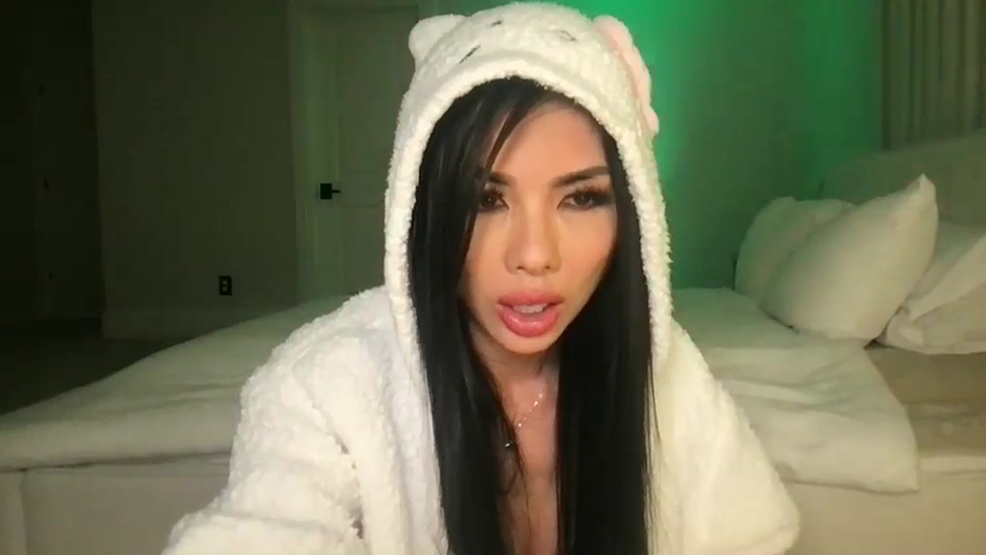Gallery image thumbnail from LexiVixi's myfreecams stream on, 03/16/2025, 11:03 image 16 of 20