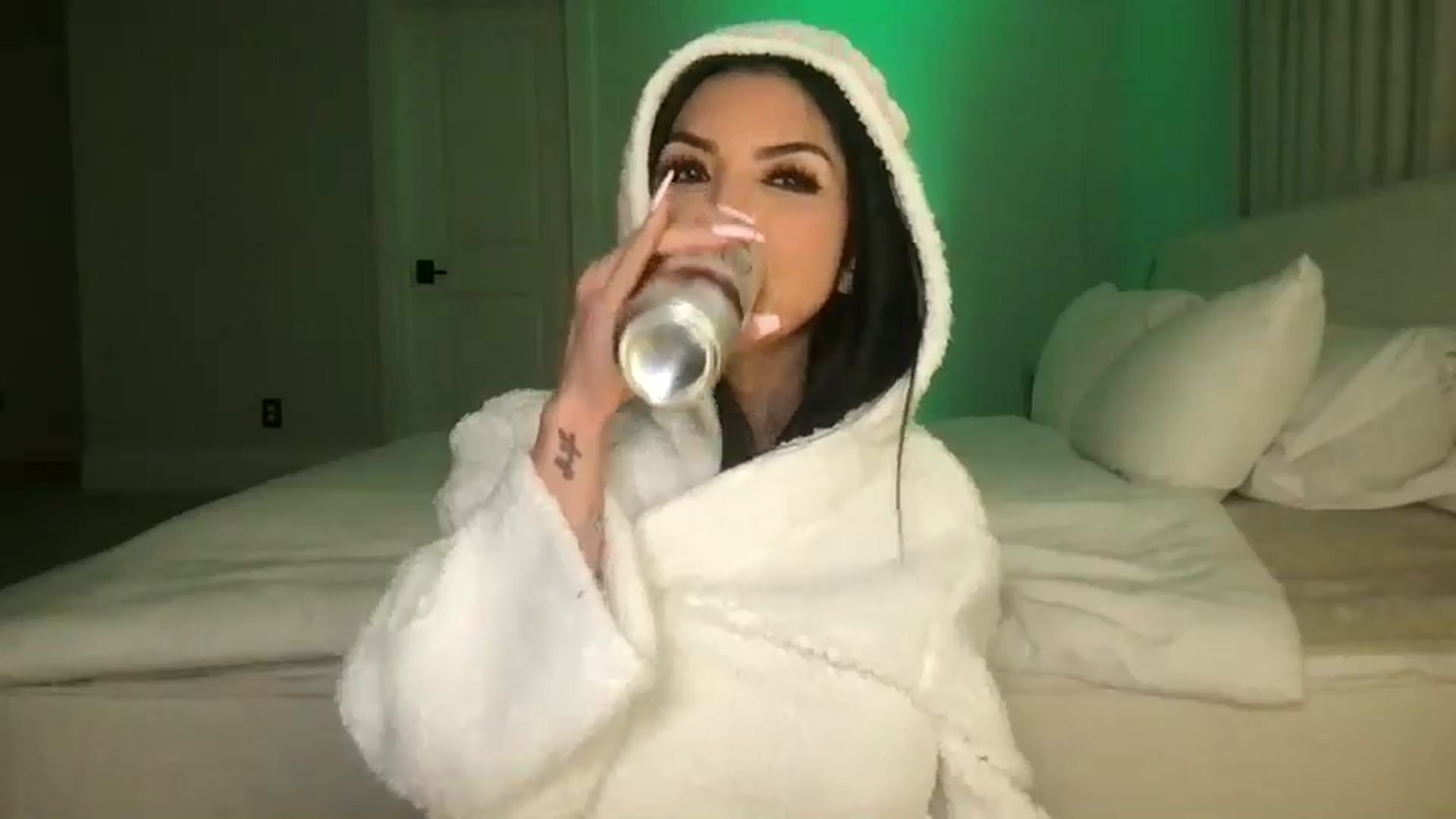 Gallery image thumbnail from LexiVixi's myfreecams stream on, 03/16/2025, 11:03 image 3 of 20