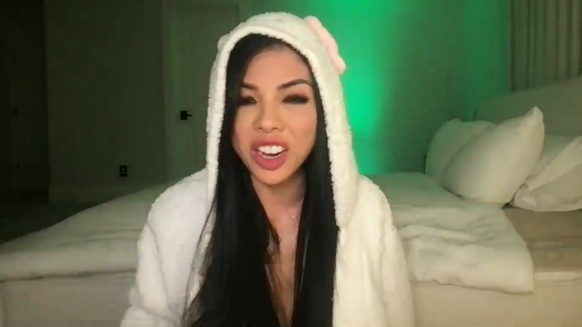 Gallery image thumbnail from LexiVixi's myfreecams stream on, 03/16/2025, 11:03 image 15 of 20