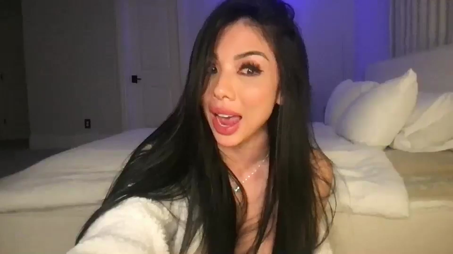 Gallery image thumbnail from LexiVixi's myfreecams stream on, 03/16/2025, 11:03 image 20 of 20