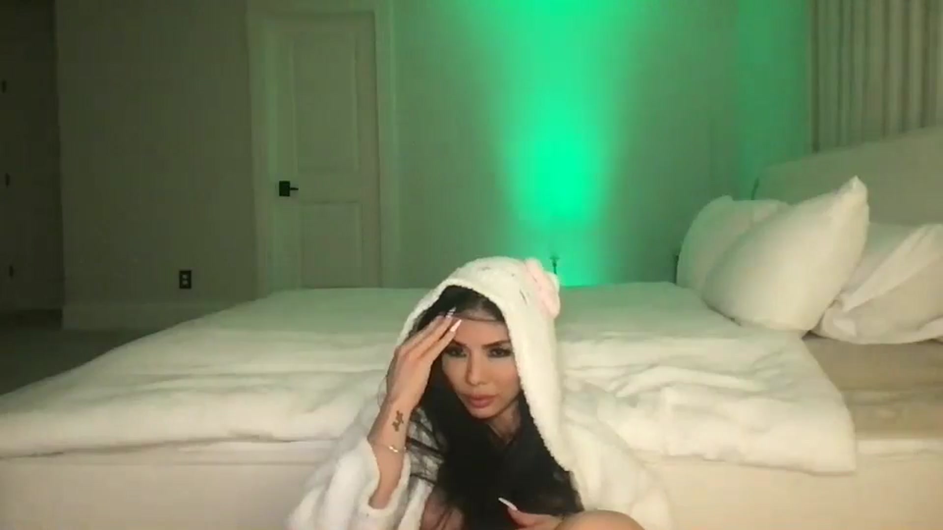 Gallery image thumbnail from LexiVixi's myfreecams stream on, 03/16/2025, 11:03 image 12 of 20