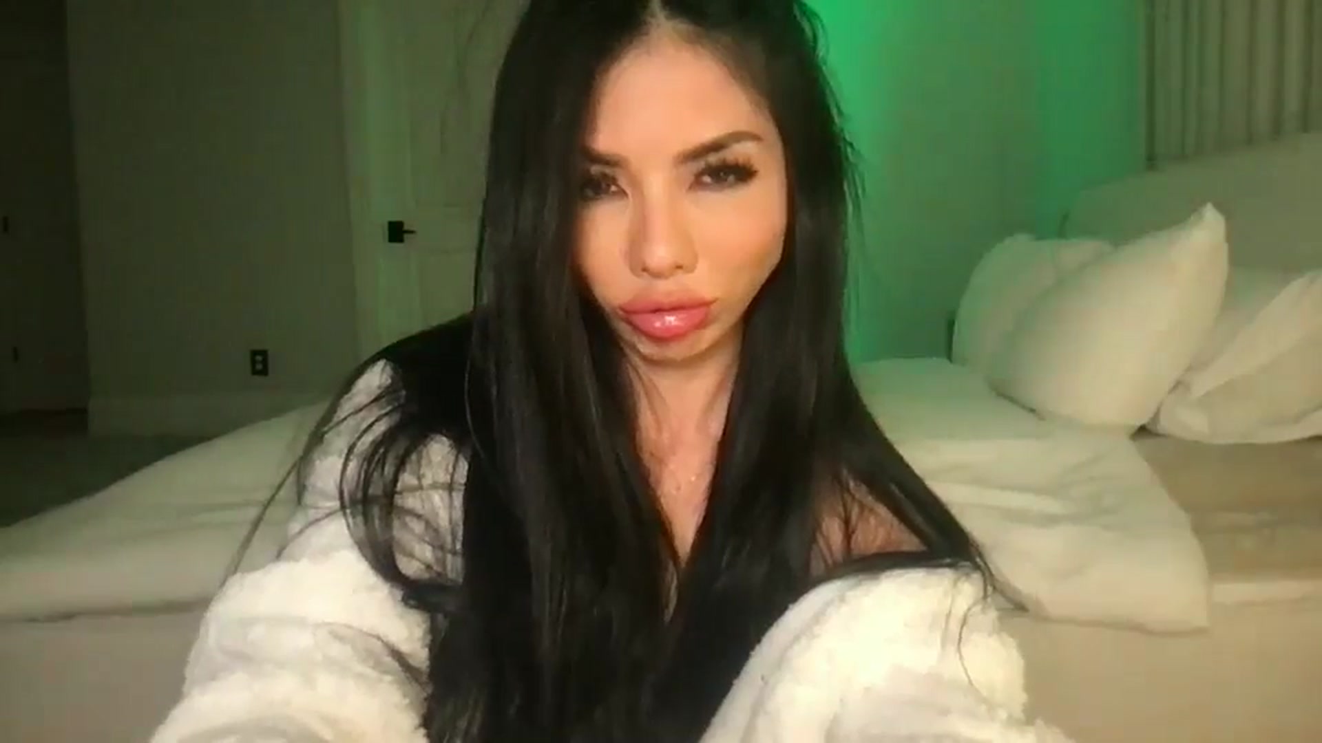 Gallery image thumbnail from LexiVixi's myfreecams stream on, 03/16/2025, 11:22 image 9 of 20