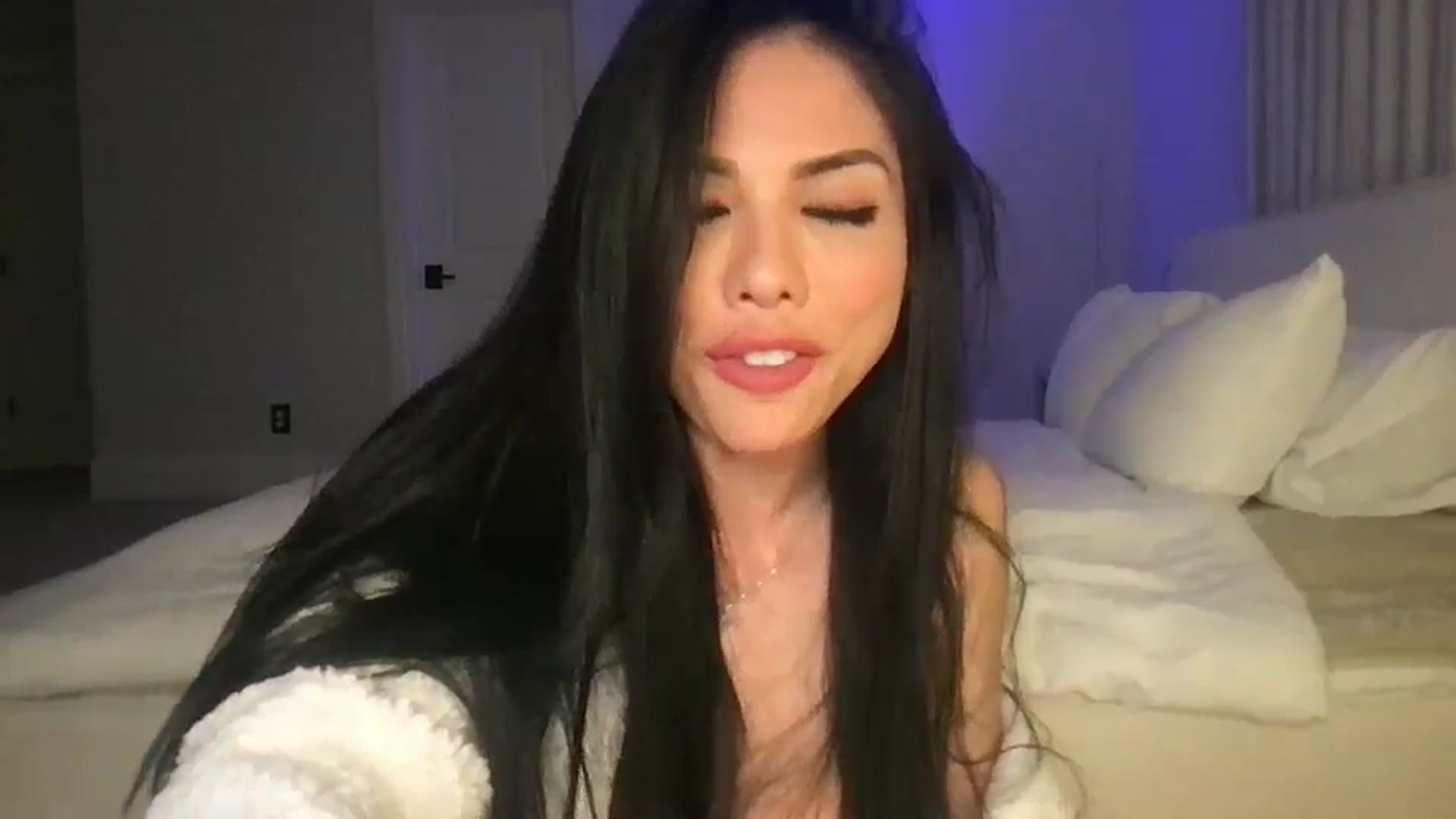 Gallery image thumbnail from LexiVixi's myfreecams stream on, 03/16/2025, 11:22 image 4 of 20