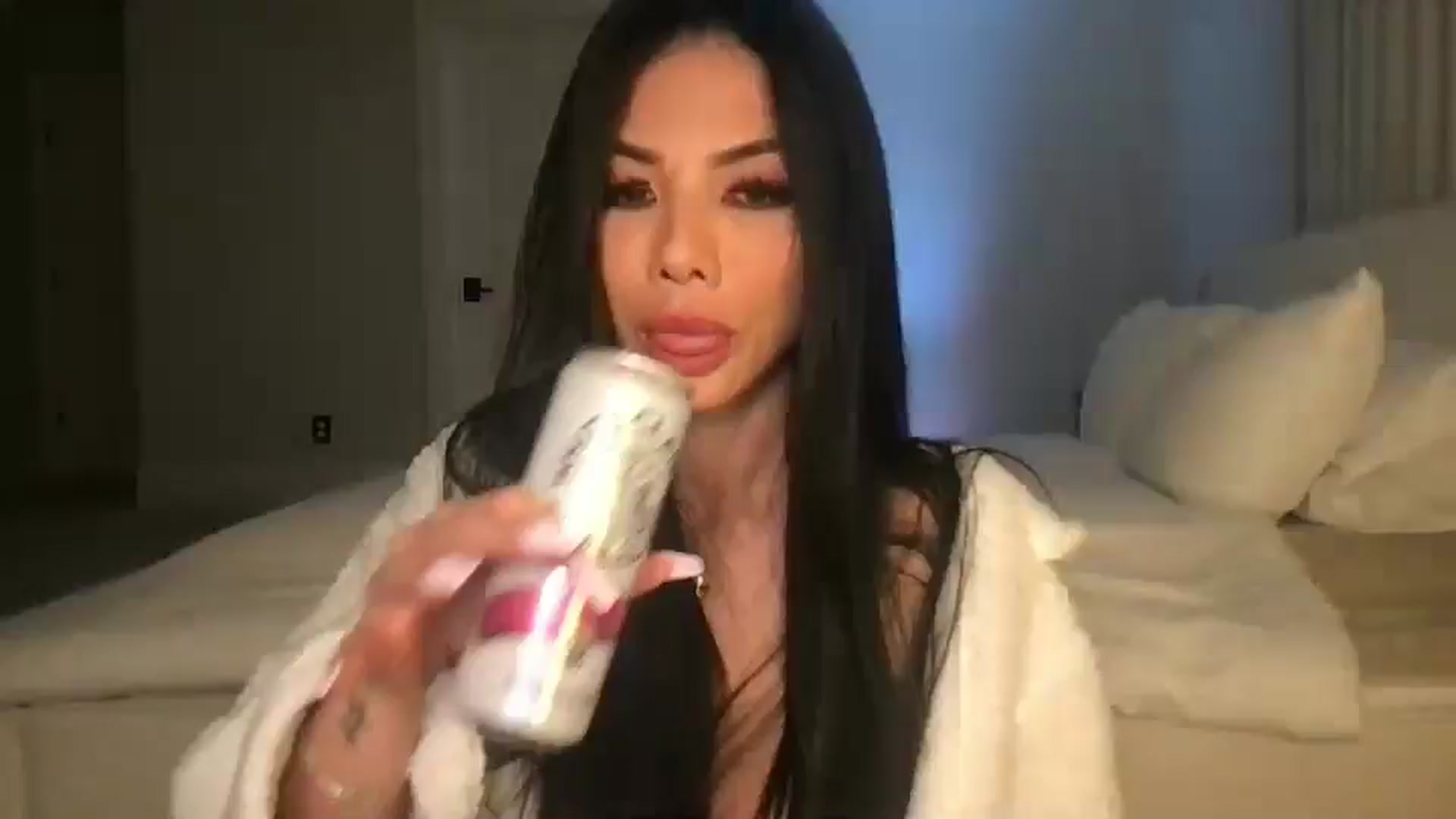 Gallery image thumbnail from LexiVixi's myfreecams stream on, 03/16/2025, 11:22 image 1 of 20