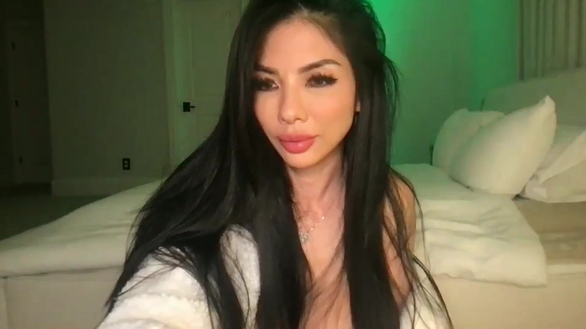 Gallery image thumbnail from LexiVixi's myfreecams stream on, 03/16/2025, 11:22 image 3 of 20