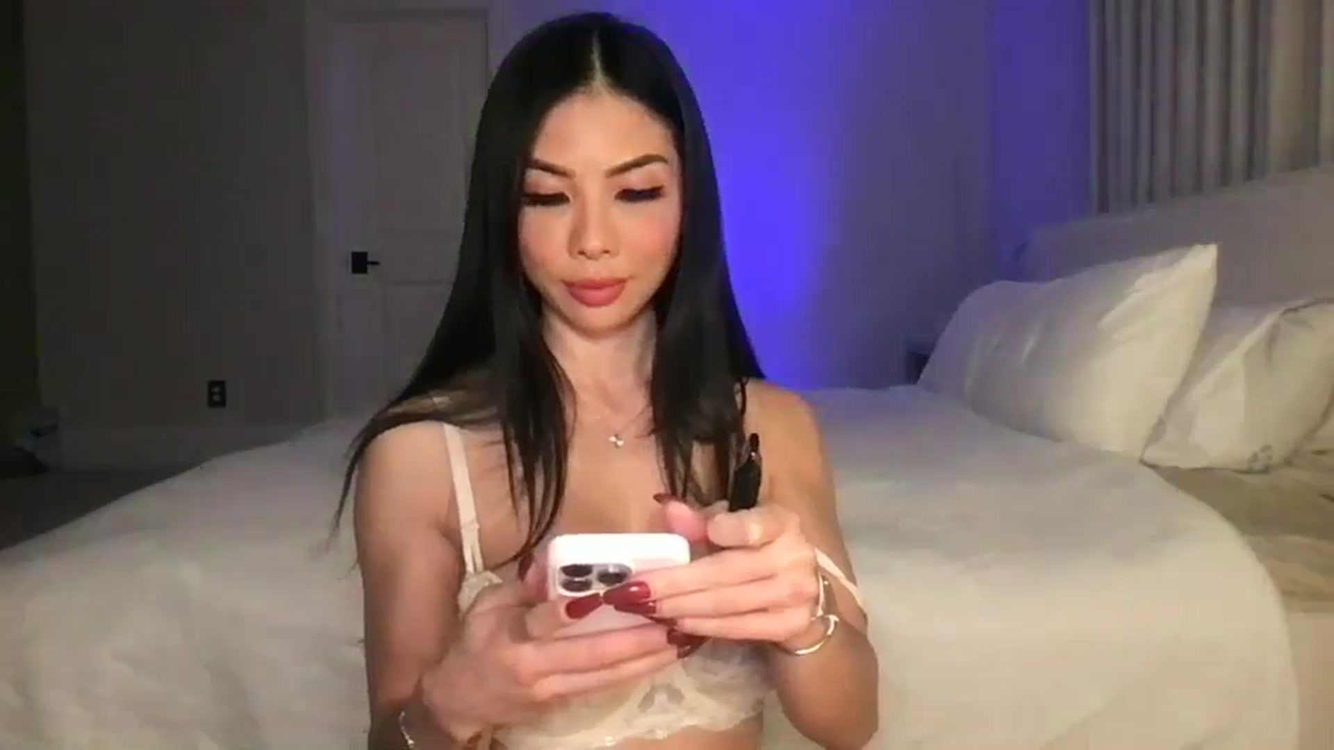 Gallery image thumbnail from LexiVixi's myfreecams stream on, 04/05/2025, 07:29 image 3 of 20