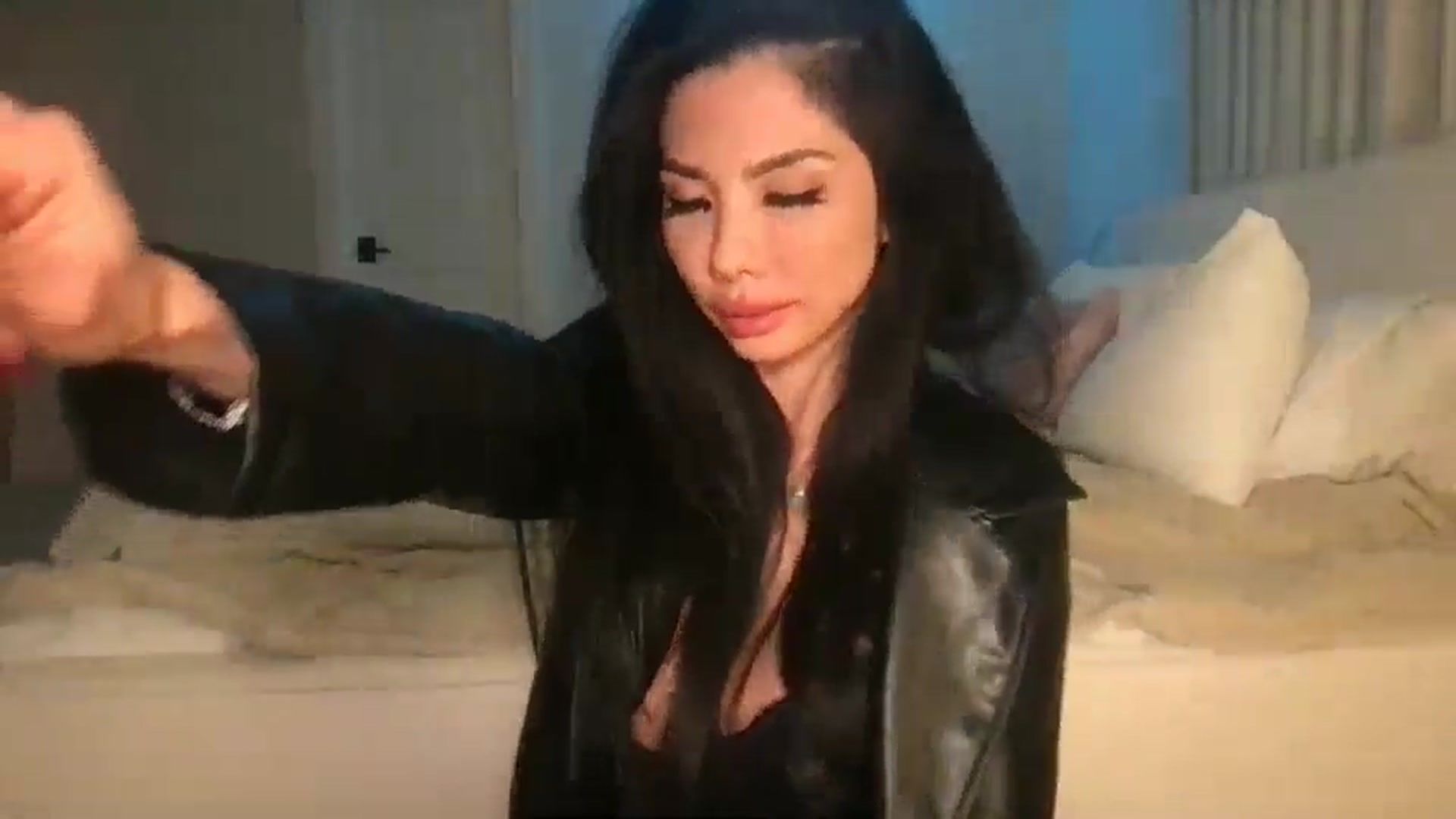 Gallery image thumbnail from LexiVixi's myfreecams stream on, 04/12/2025, 05:46 image 9 of 20