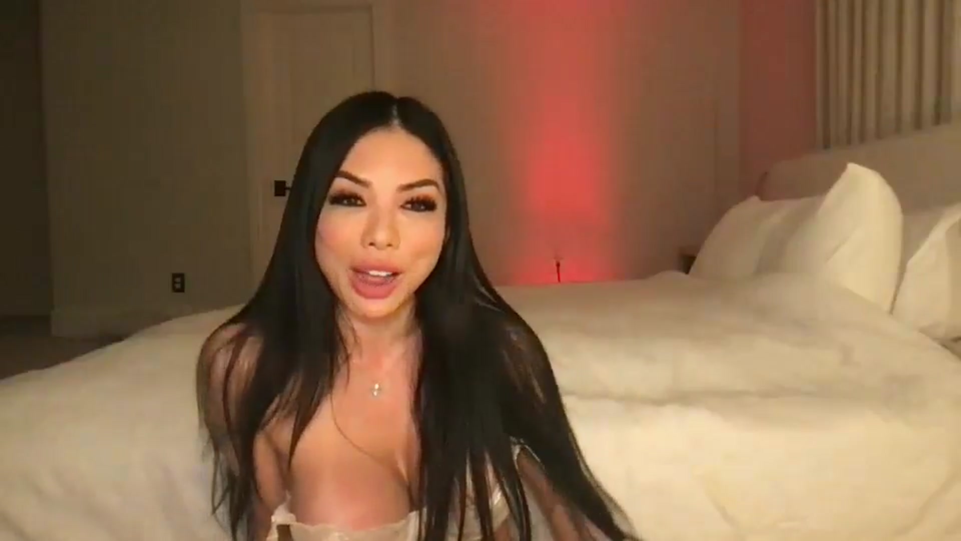 Gallery image thumbnail from LexiVixi's myfreecams stream on, 04/20/2025, 08:25 image 10 of 20