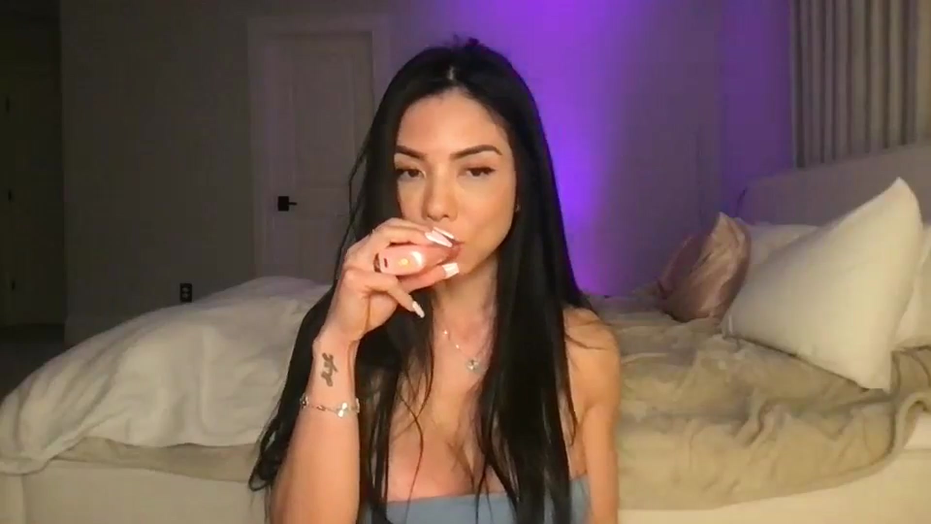 Gallery image thumbnail from LexiVixi's myfreecams stream on, 04/23/2025, 09:20 image 7 of 20