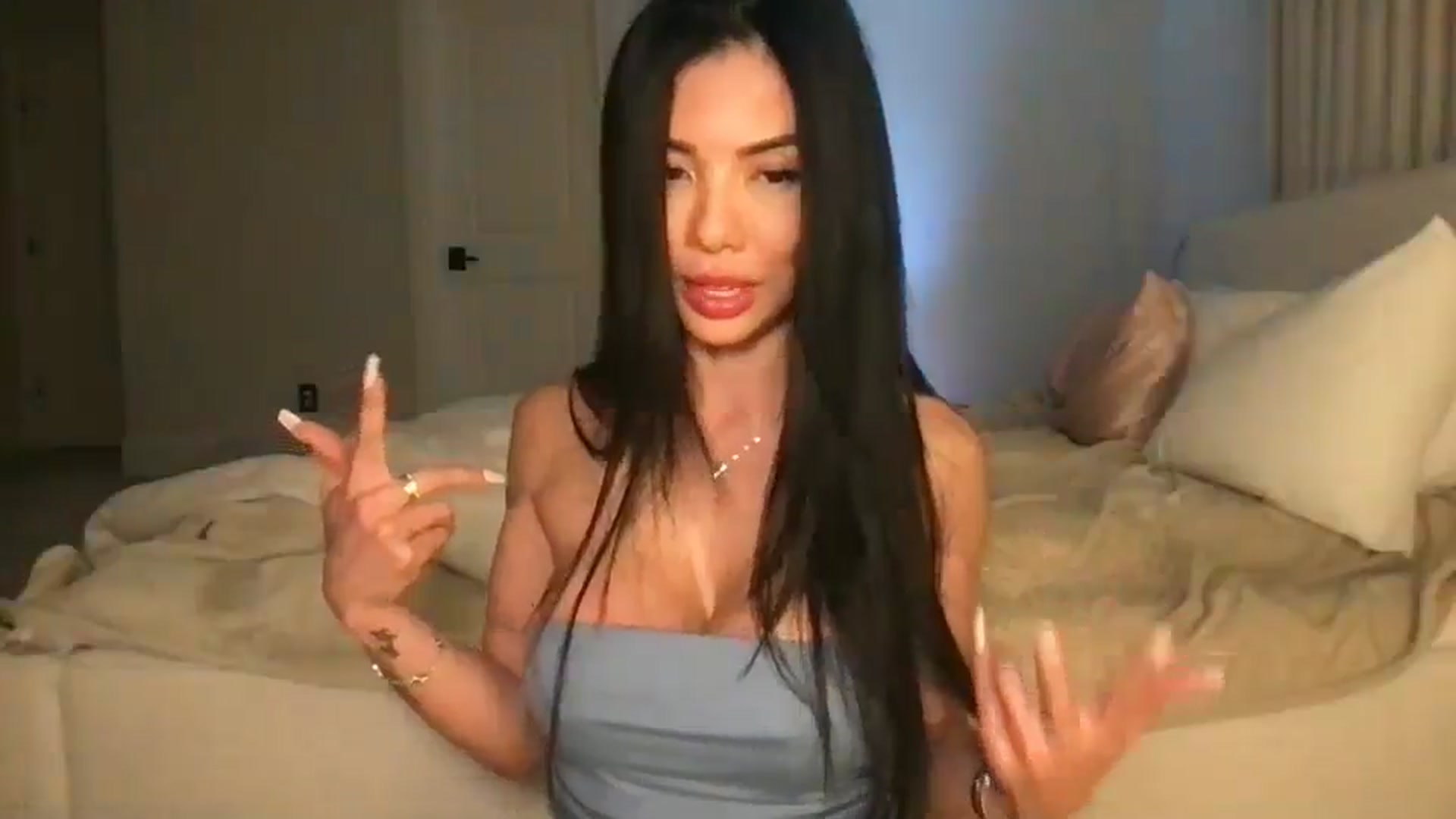 Gallery image thumbnail from LexiVixi's myfreecams stream on, 04/23/2025, 09:20 image 6 of 20