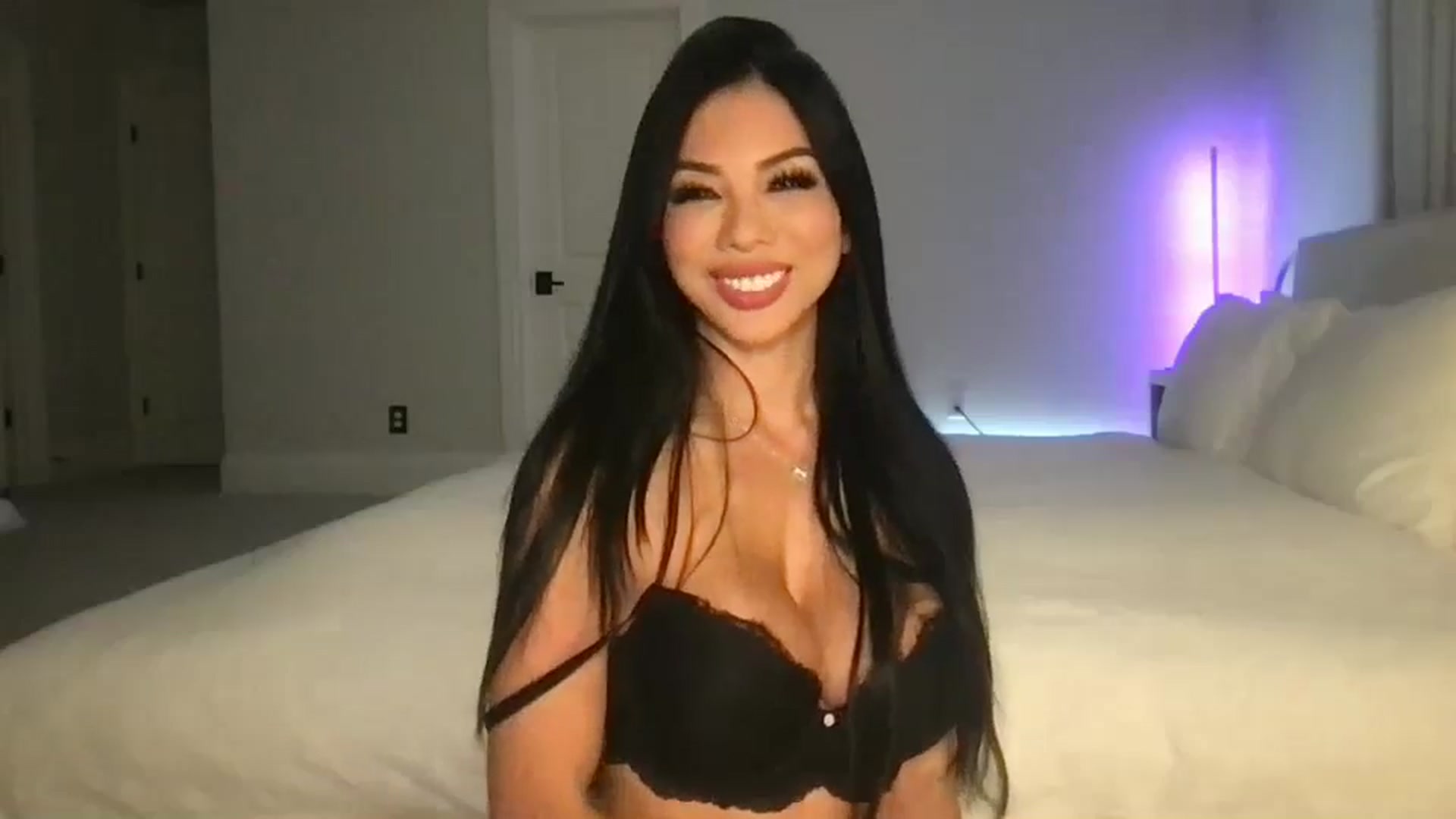 Gallery image thumbnail from LexiVixi's myfreecams stream on, 07/26/2025, 10:17 image 9 of 20