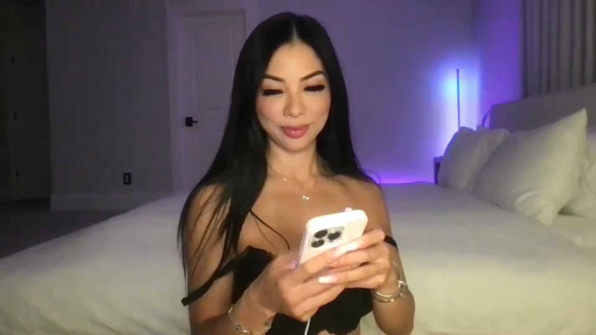 Gallery image thumbnail from LexiVixi's myfreecams stream on, 07/26/2025, 10:17 image 2 of 20