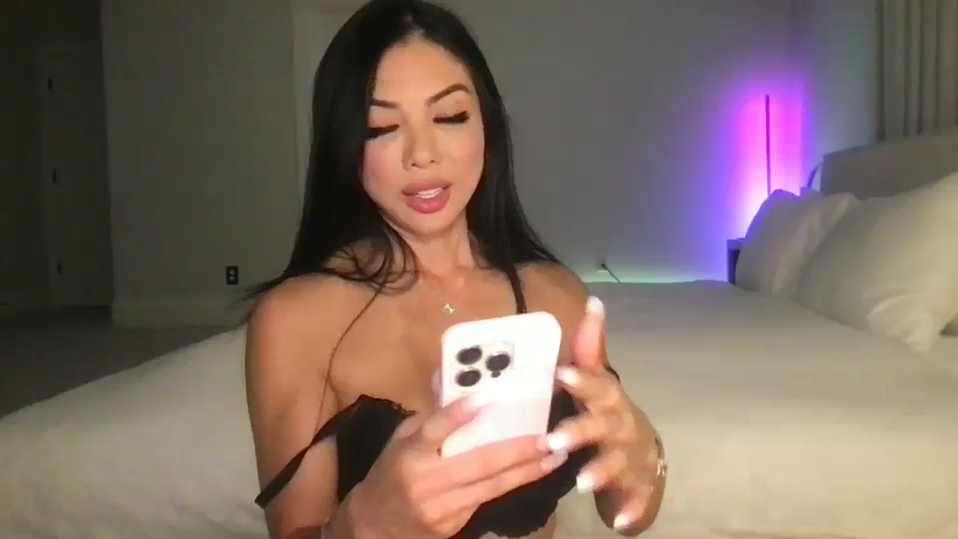Gallery image thumbnail from LexiVixi's myfreecams stream on, 07/26/2025, 10:17 image 8 of 20