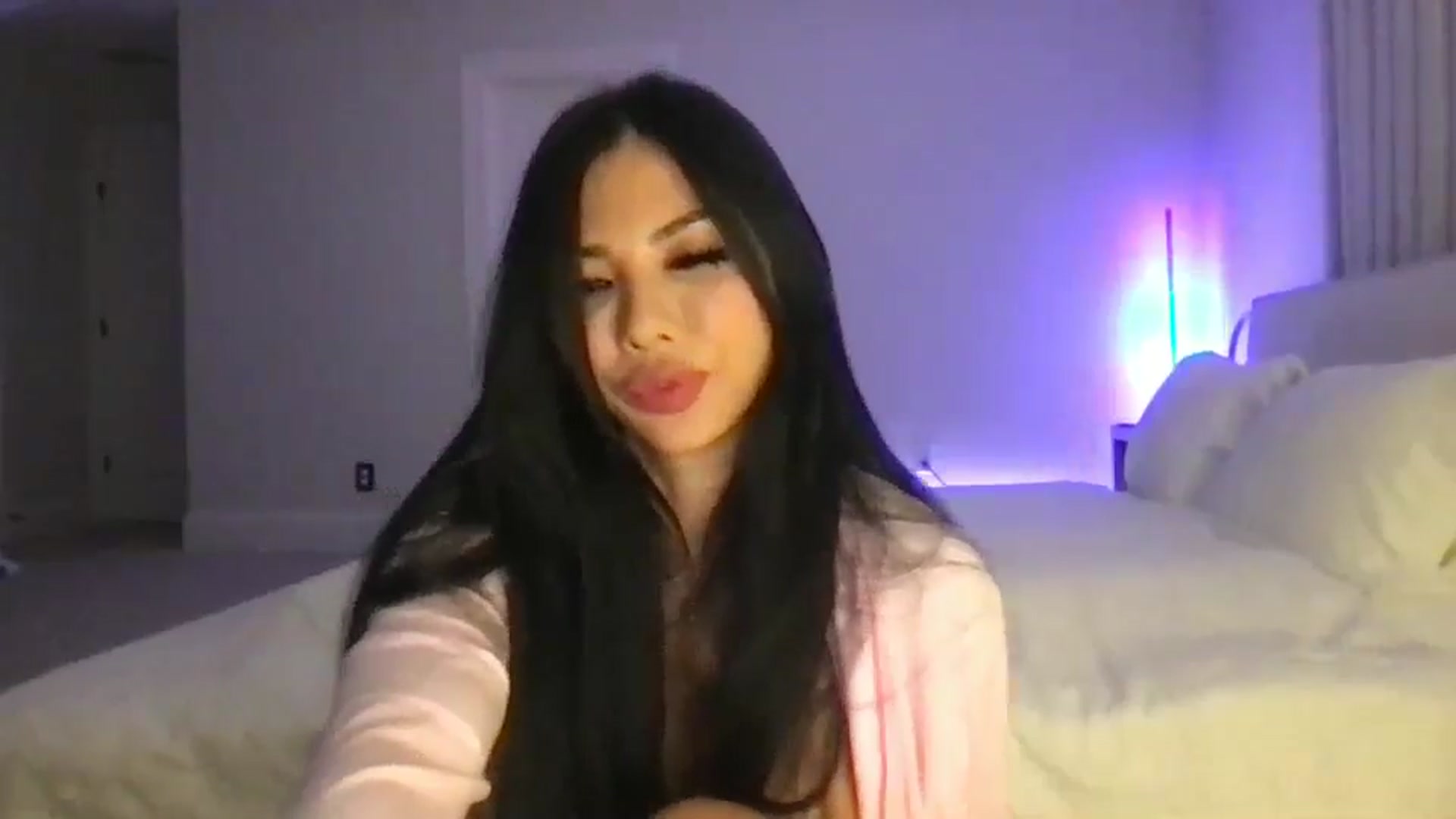Gallery image thumbnail from LexiVixi's myfreecams stream on, 08/02/2025, 08:56 image 17 of 20
