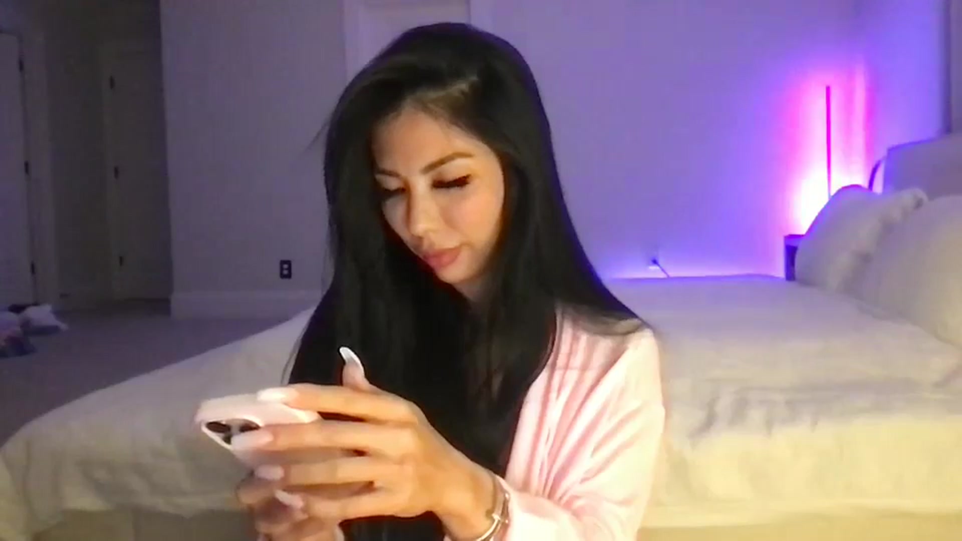 Gallery image thumbnail from LexiVixi's myfreecams stream on, 08/02/2025, 08:56 image 19 of 20