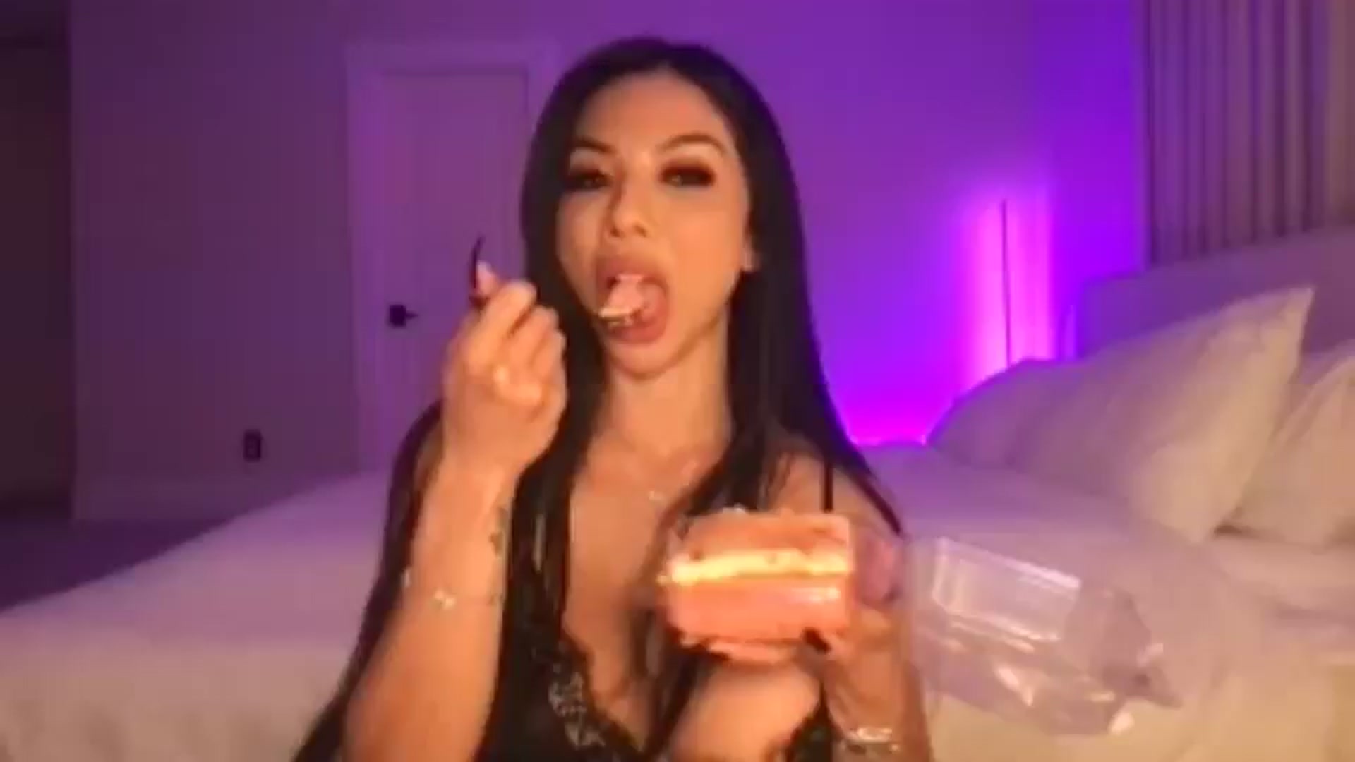 Gallery image thumbnail from LexiVixi's myfreecams stream on, 09/29/2025, 08:01 image 20 of 20