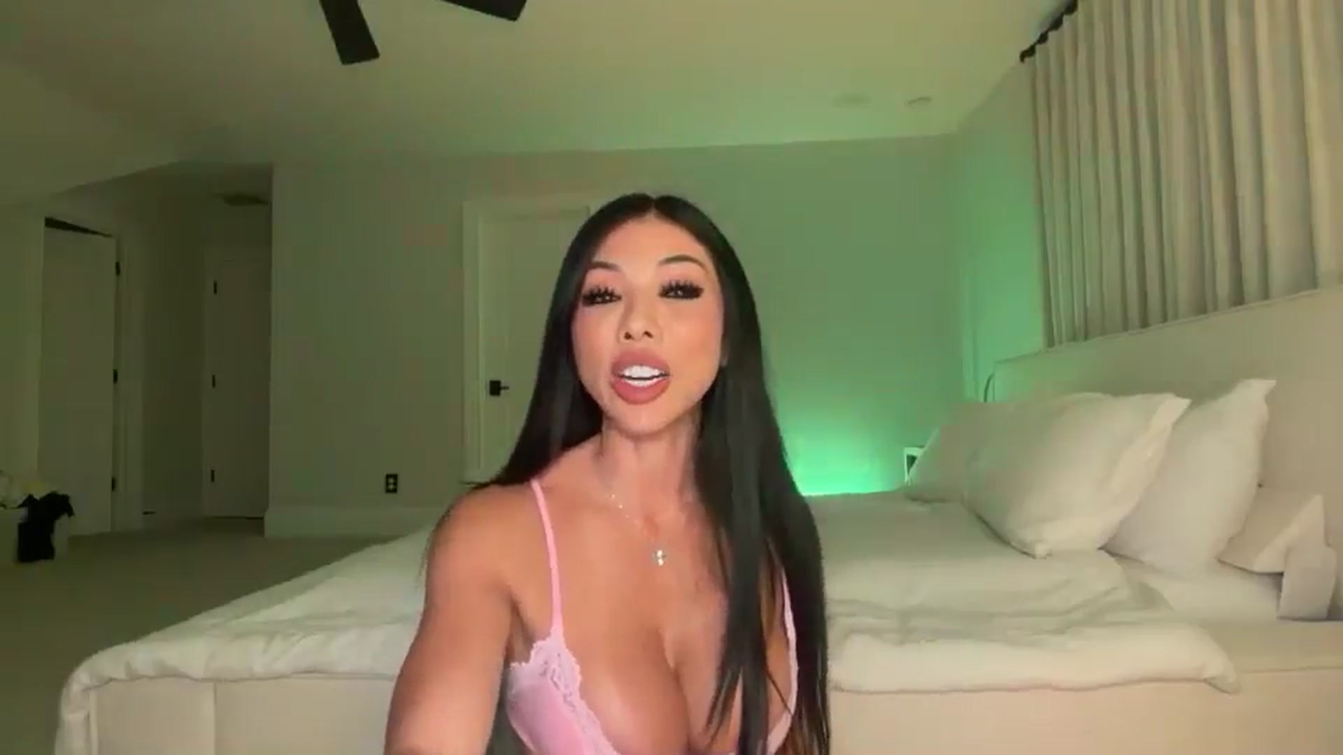 Gallery image thumbnail from LexiVixi's myfreecams stream on, 04/04/2026, 08:14 image 16 of 20