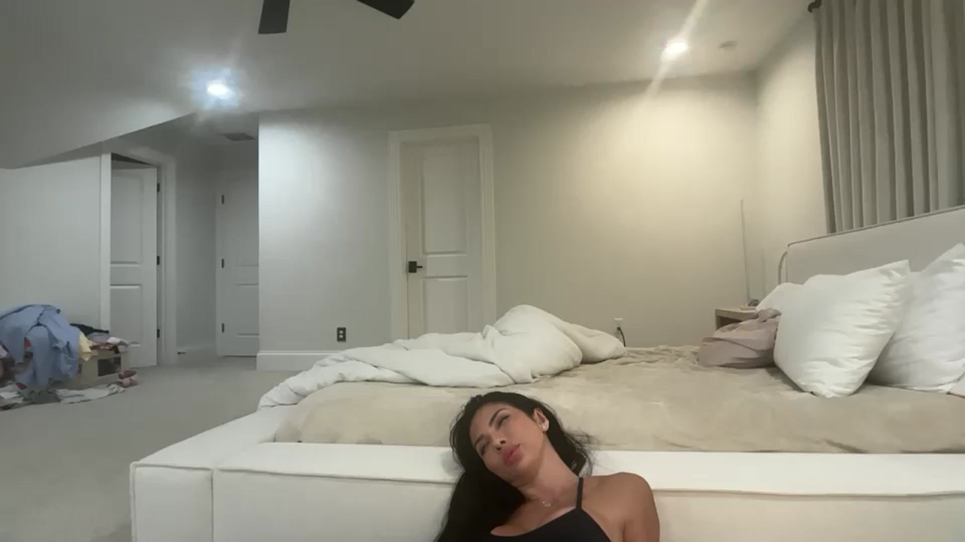 Gallery image thumbnail from LexiVixi's myfreecams stream on, 04/18/2026, 04:04 image 14 of 20