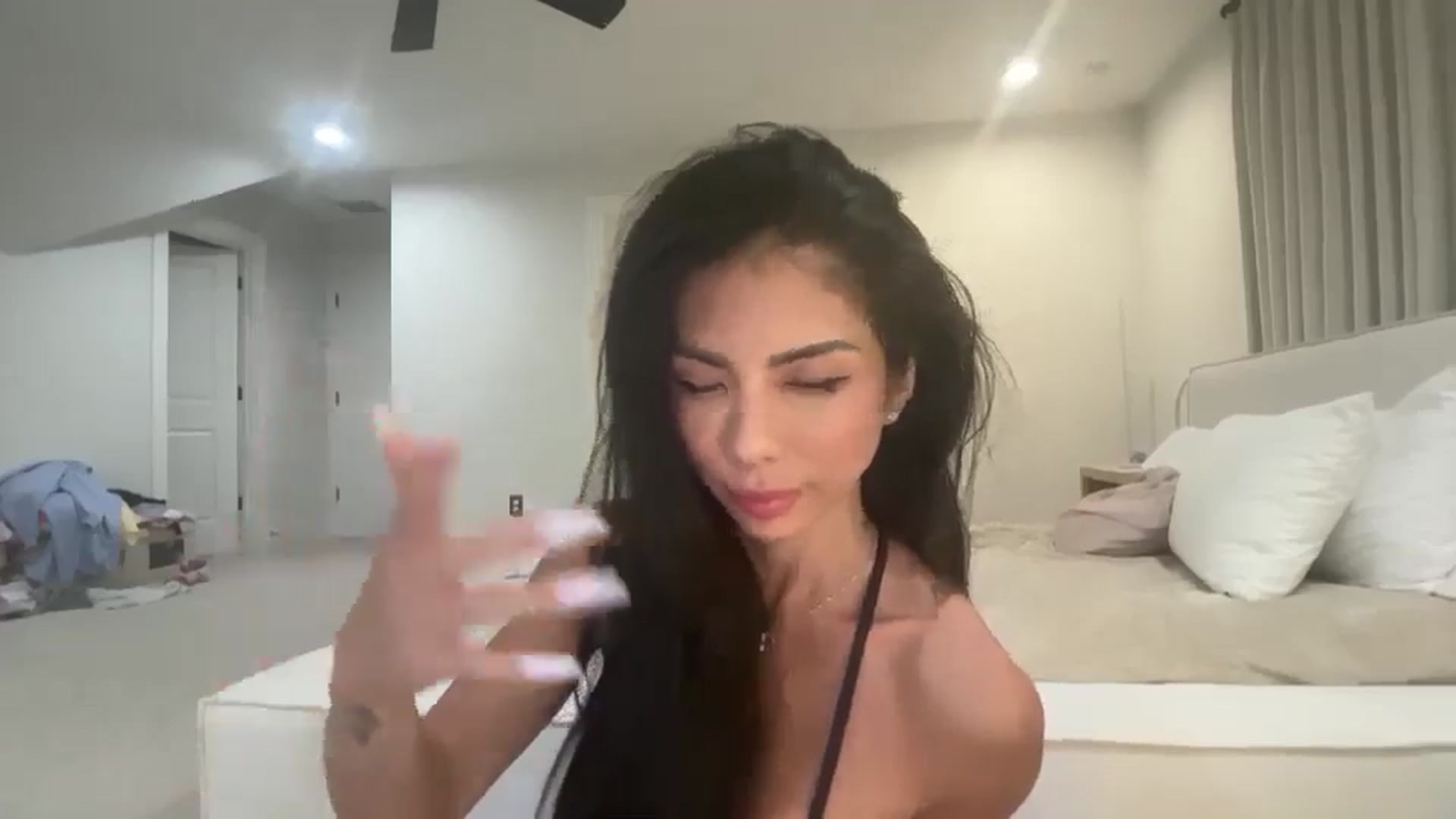 Gallery image thumbnail from LexiVixi's myfreecams stream on, 04/18/2026, 04:04 image 13 of 20