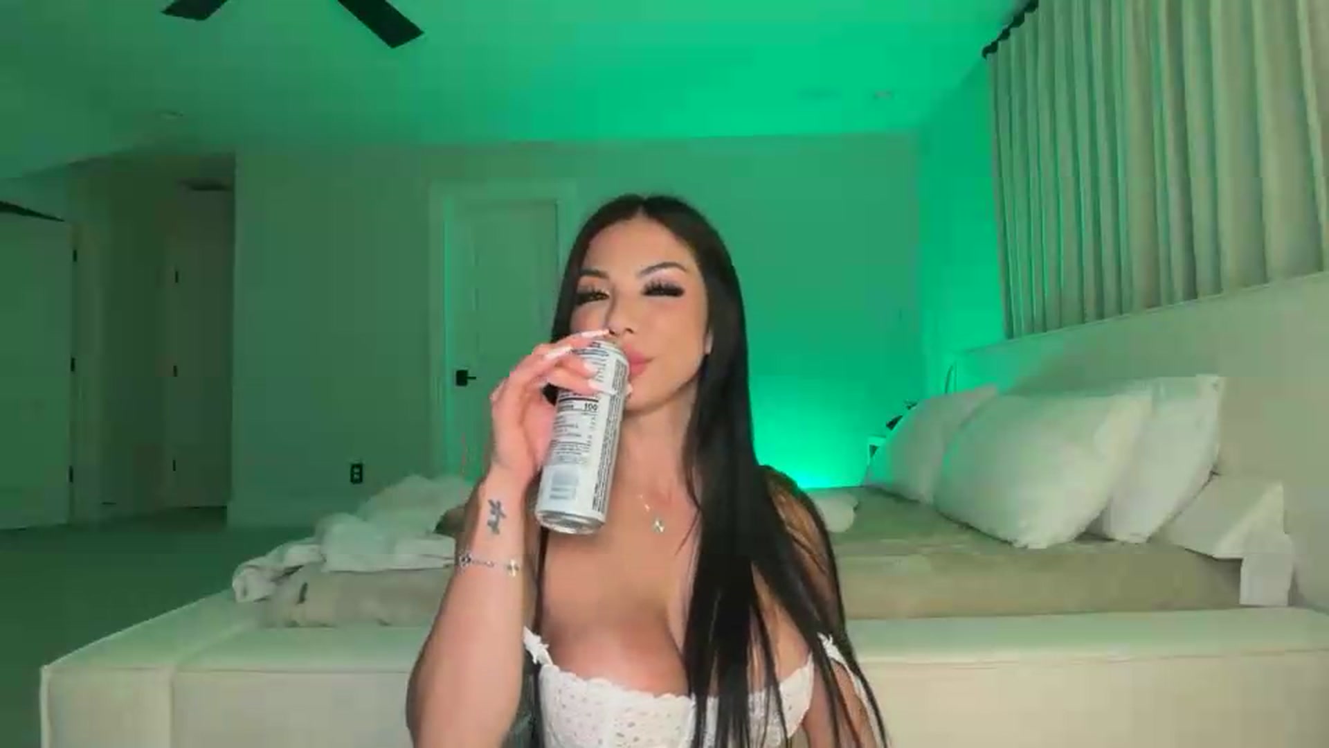 Gallery image thumbnail from LexiVixi's myfreecams stream on, 05/17/2026, 10:35 image 17 of 20