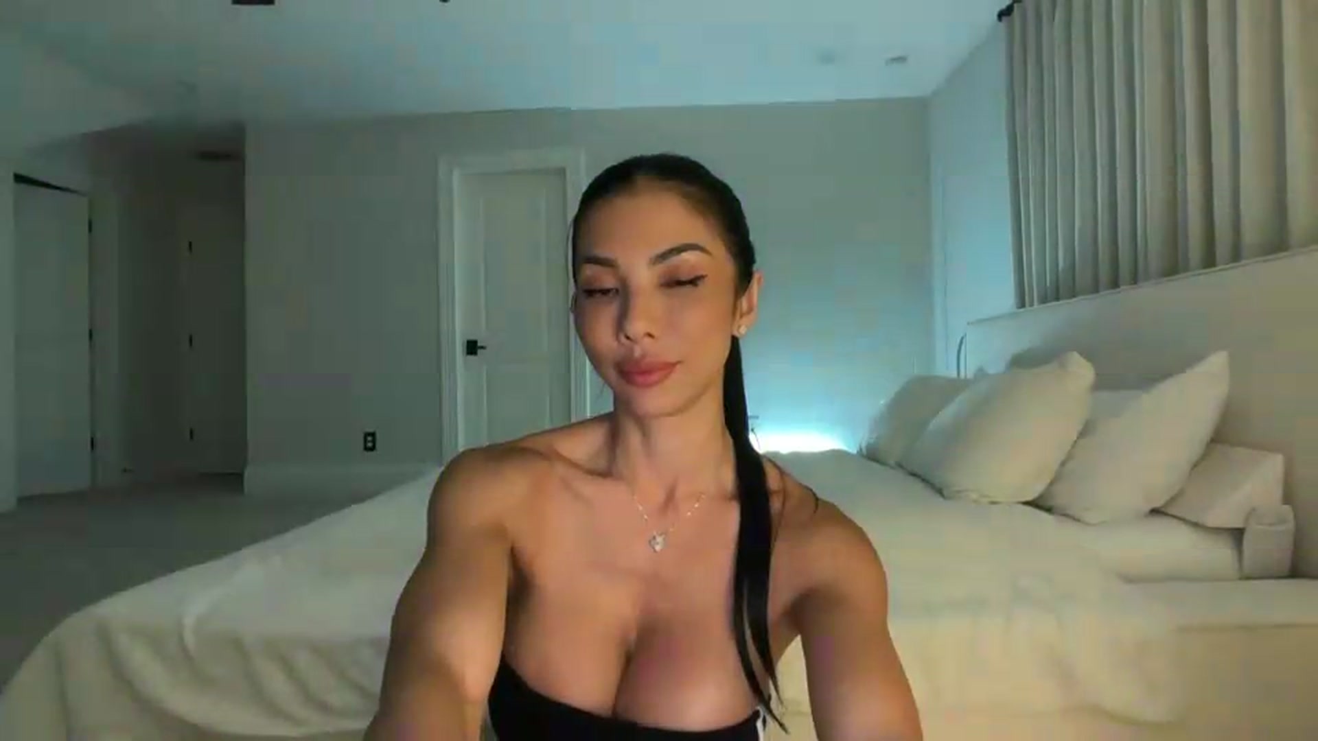 Gallery image thumbnail from LexiVixi's myfreecams stream on, 06/14/2026, 10:13 image 3 of 20