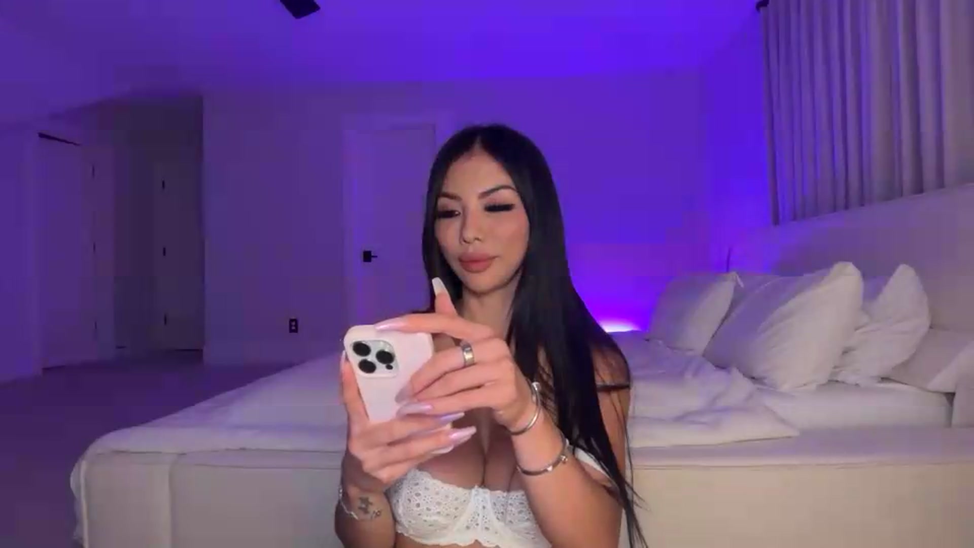 Gallery image thumbnail from LexiVixi's myfreecams stream on, 08/02/2026, 10:37 image 10 of 20