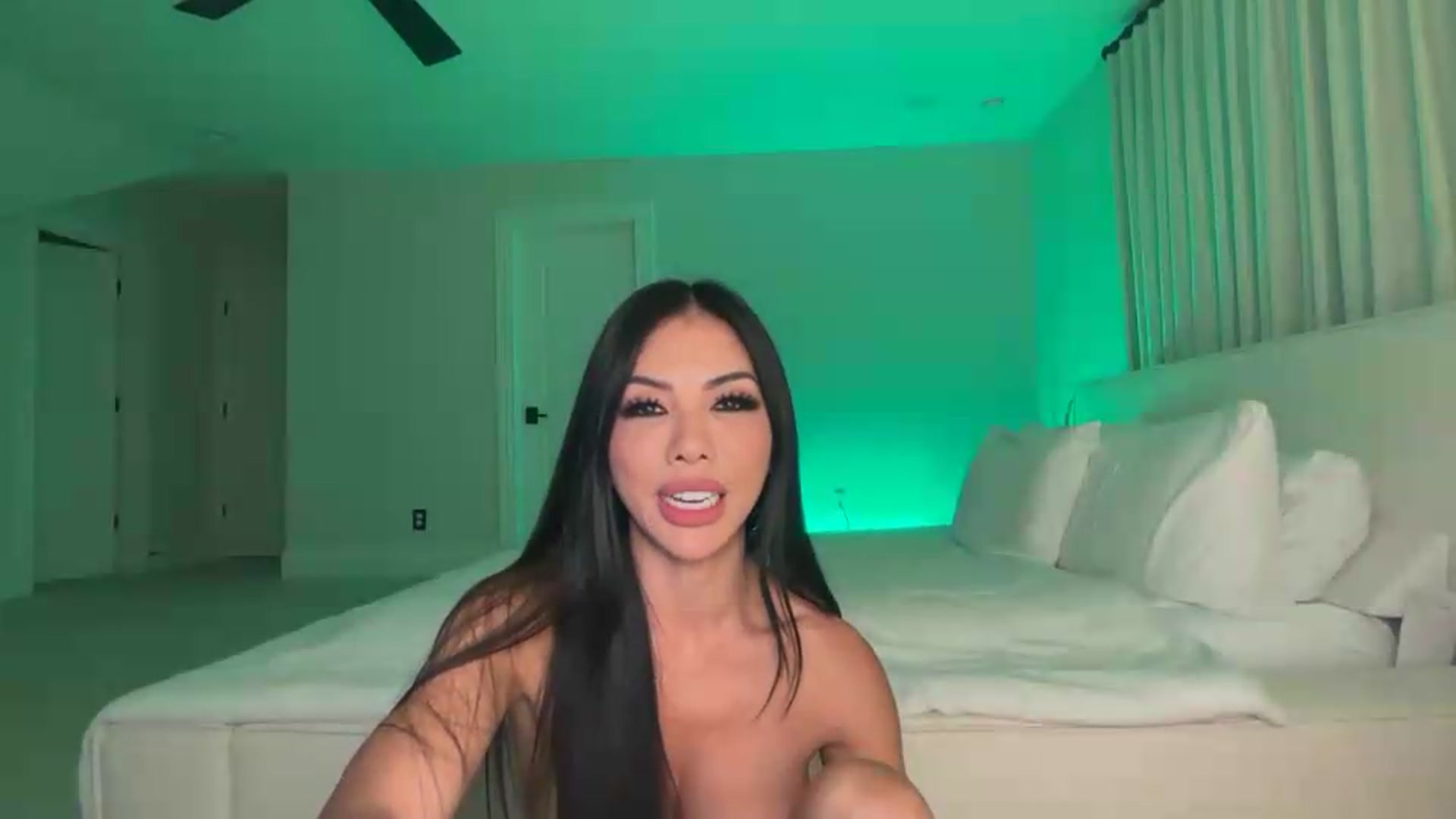Gallery image thumbnail from LexiVixi's myfreecams stream on, 08/08/2026, 07:59 image 13 of 20