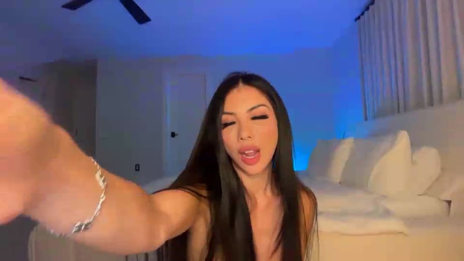 Gallery image thumbnail from LexiVixi's myfreecams stream on, 08/08/2026, 09:05 image 11 of 20