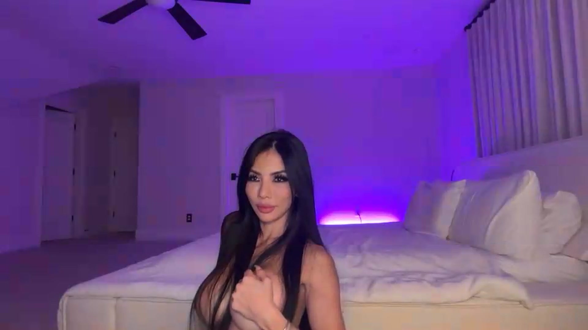 Gallery image thumbnail from LexiVixi's myfreecams stream on, 08/08/2026, 10:47 image 13 of 20