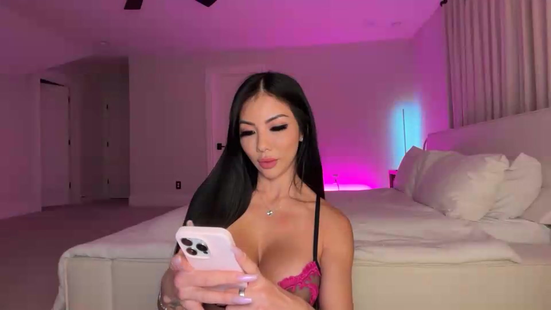 Gallery image thumbnail from LexiVixi's myfreecams stream on, 08/15/2026, 07:30 image 13 of 20