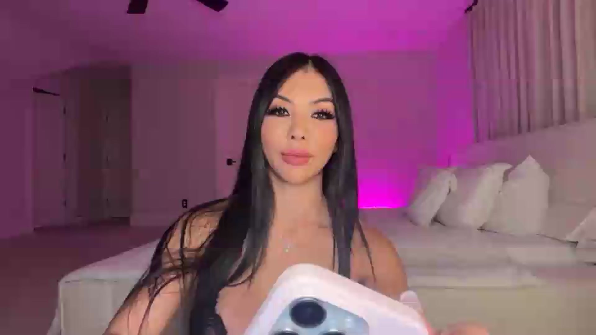 Gallery image thumbnail from LexiVixi's myfreecams stream on, 08/19/2026, 09:28 image 1 of 20