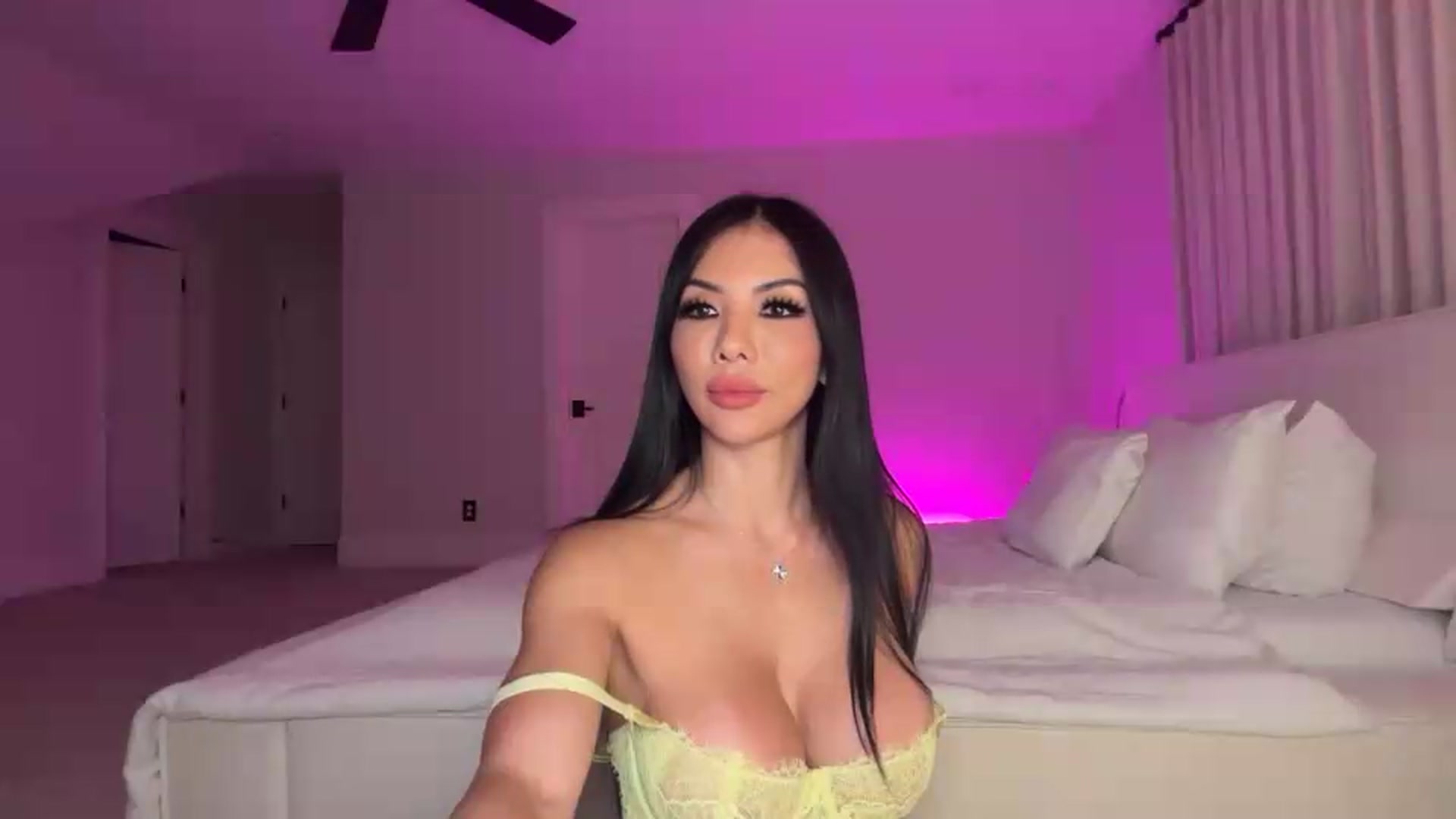 Gallery image thumbnail from LexiVixi's myfreecams stream on, 08/20/2026, 09:29 image 3 of 20