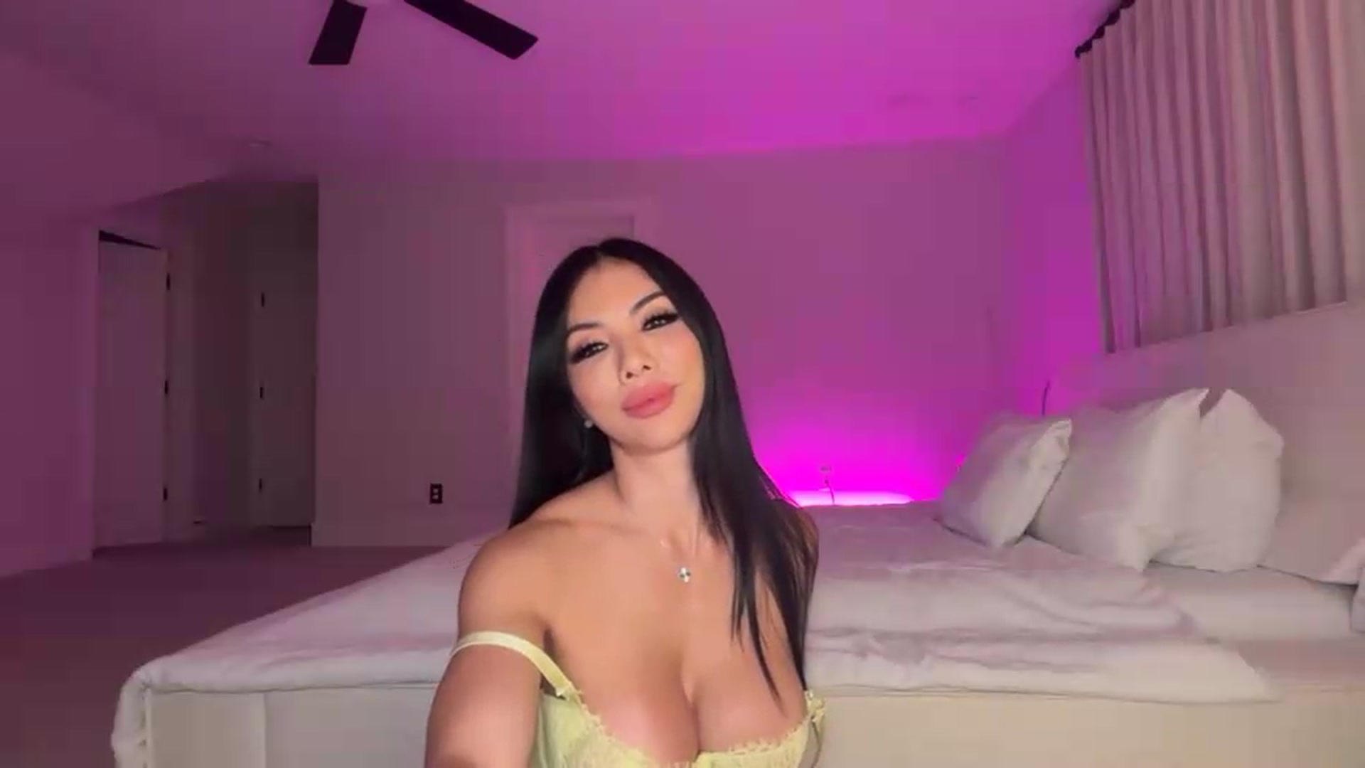 Gallery image thumbnail from LexiVixi's myfreecams stream on, 08/20/2026, 09:29 image 14 of 20