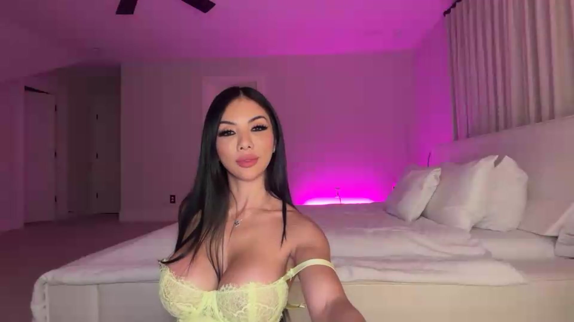 Gallery image thumbnail from LexiVixi's myfreecams stream on, 08/20/2026, 09:29 image 2 of 20