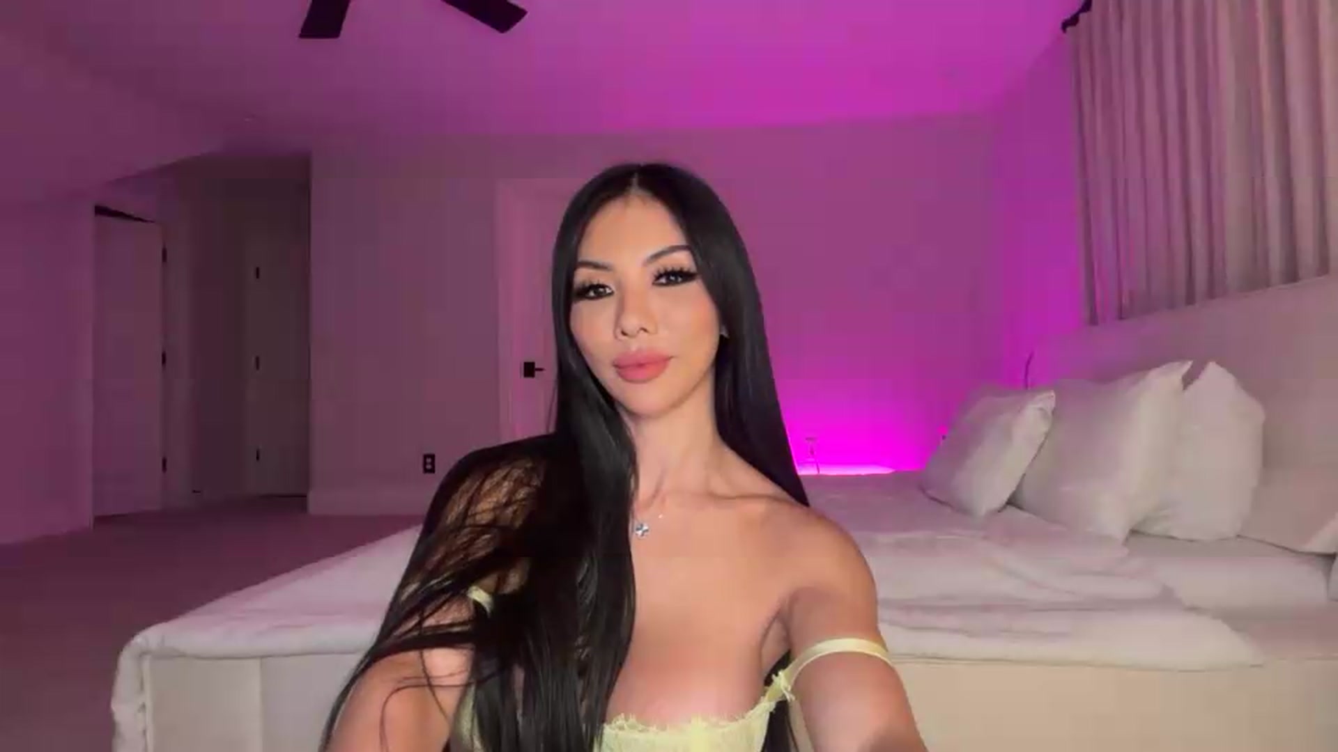 Gallery image thumbnail from LexiVixi's myfreecams stream on, 08/20/2026, 09:29 image 11 of 20