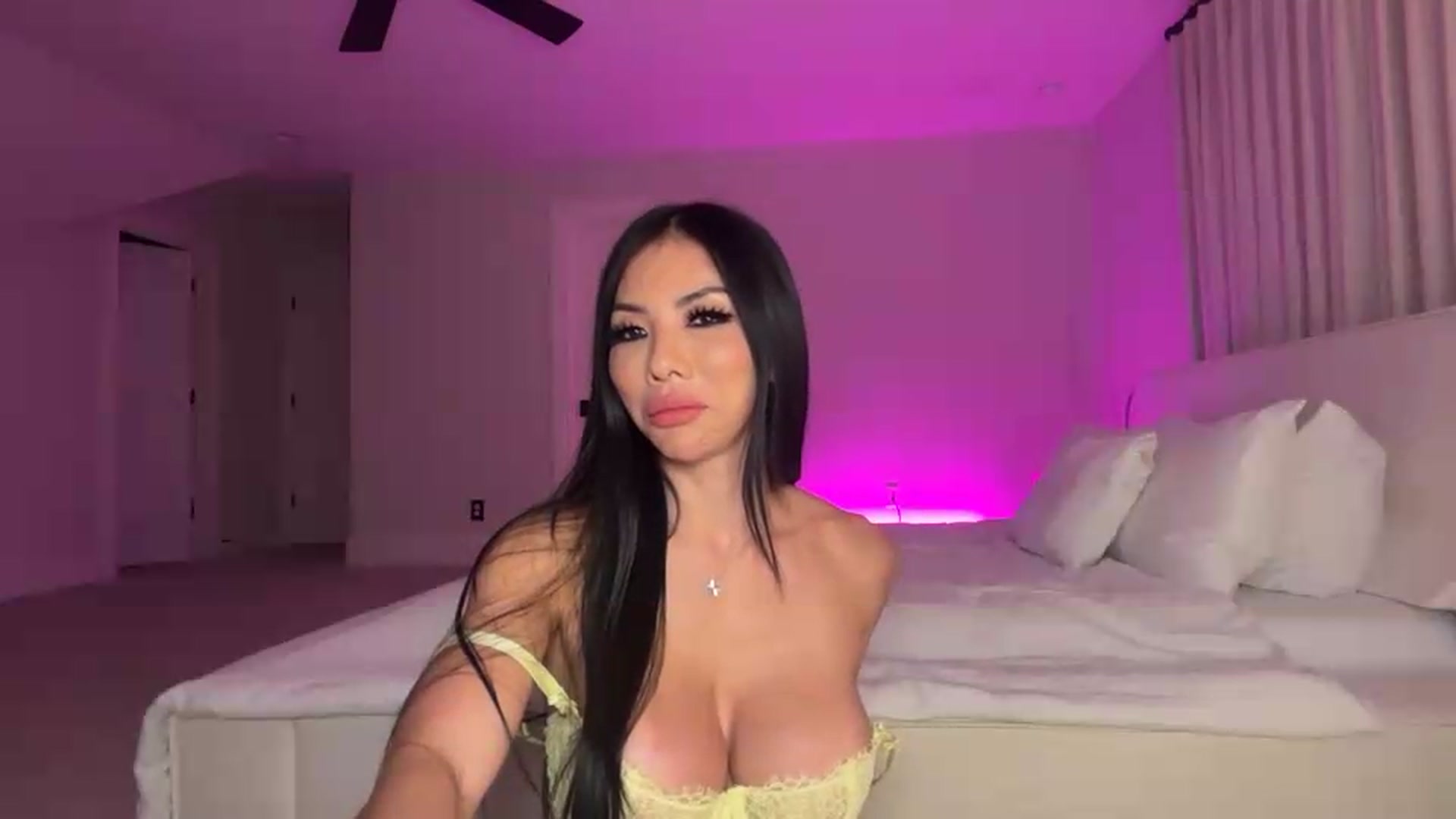 Gallery image thumbnail from LexiVixi's myfreecams stream on, 08/20/2026, 09:29 image 4 of 20