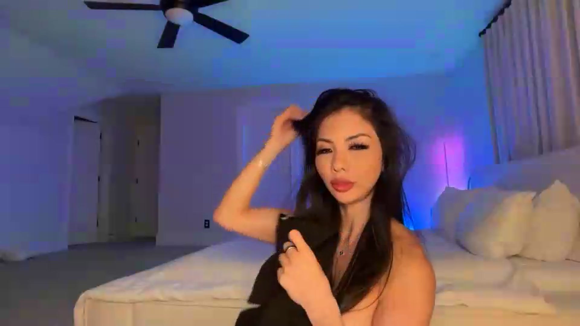 Gallery image thumbnail from LexiVixi's myfreecams stream on, 08/23/2026, 09:28 image 10 of 20