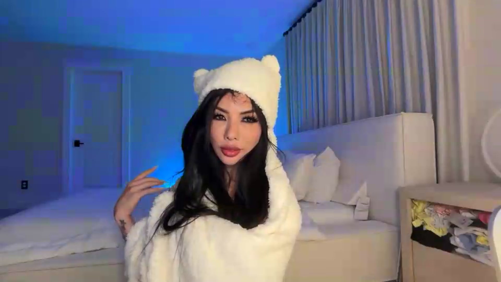 Gallery image thumbnail from LexiVixi's myfreecams stream on, 08/23/2026, 09:28 image 18 of 20