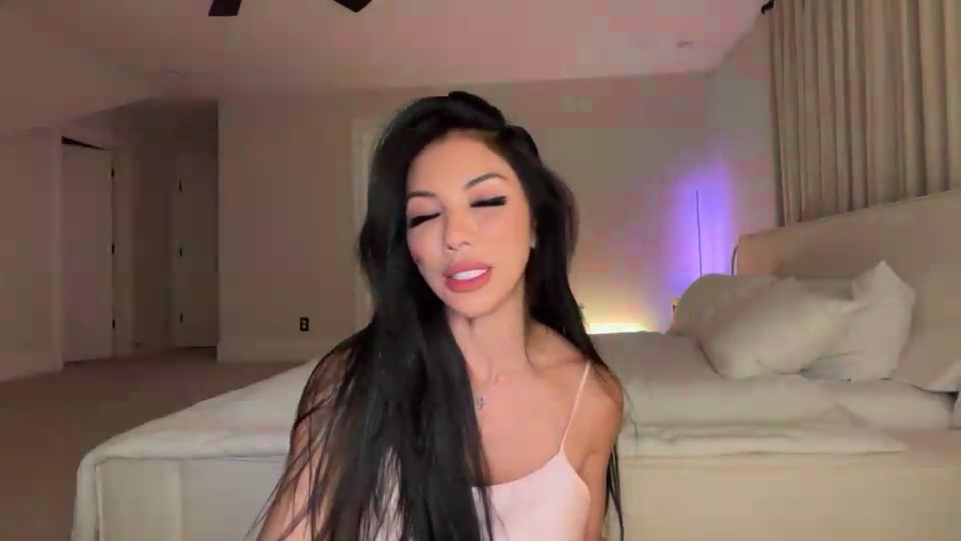 Gallery image thumbnail from LexiVixi's myfreecams stream on, 08/29/2026, 07:23 image 18 of 20
