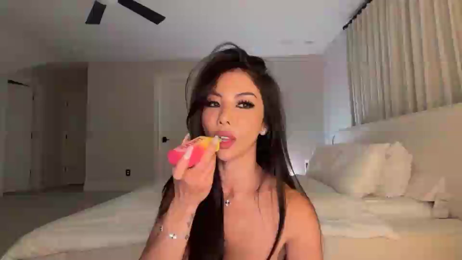 Gallery image thumbnail from LexiVixi's myfreecams stream on, 08/31/2026, 08:43 image 2 of 20