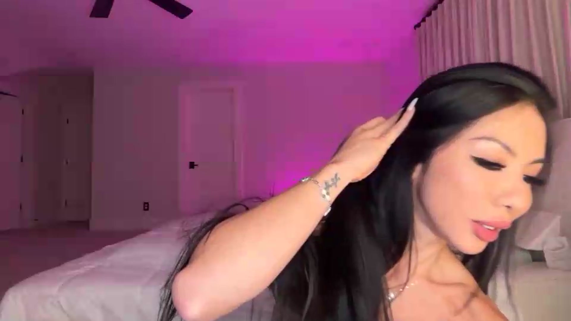 Gallery image thumbnail from LexiVixi's myfreecams stream on, 09/01/2026, 06:23 image 7 of 20